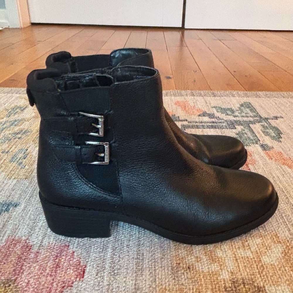 Make Me An Offer 😊 - Cute Anne Klein Booties with Buckle Details (Black) - Picture 2 of 11